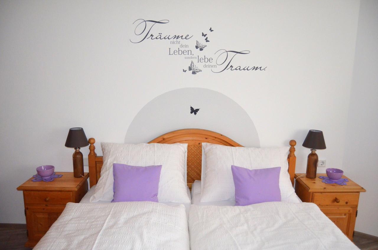 Pension Zum Strell Hollabrunn Exterior photo