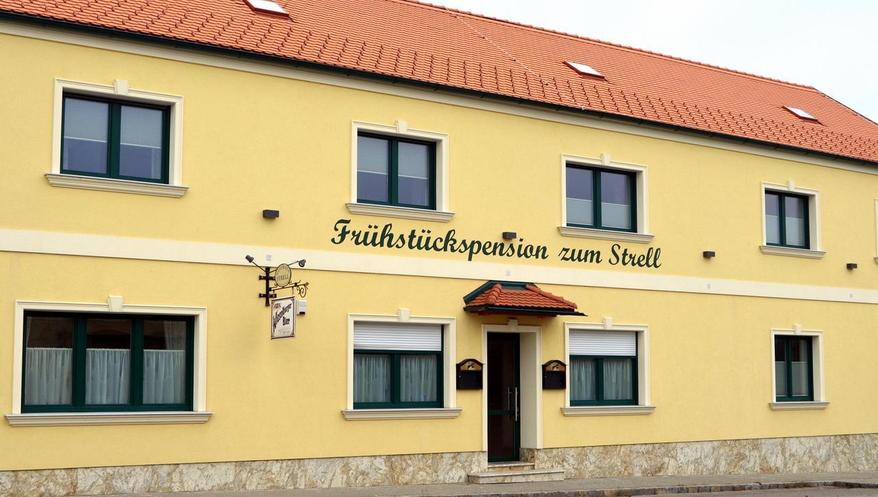 Pension Zum Strell Hollabrunn Exterior photo