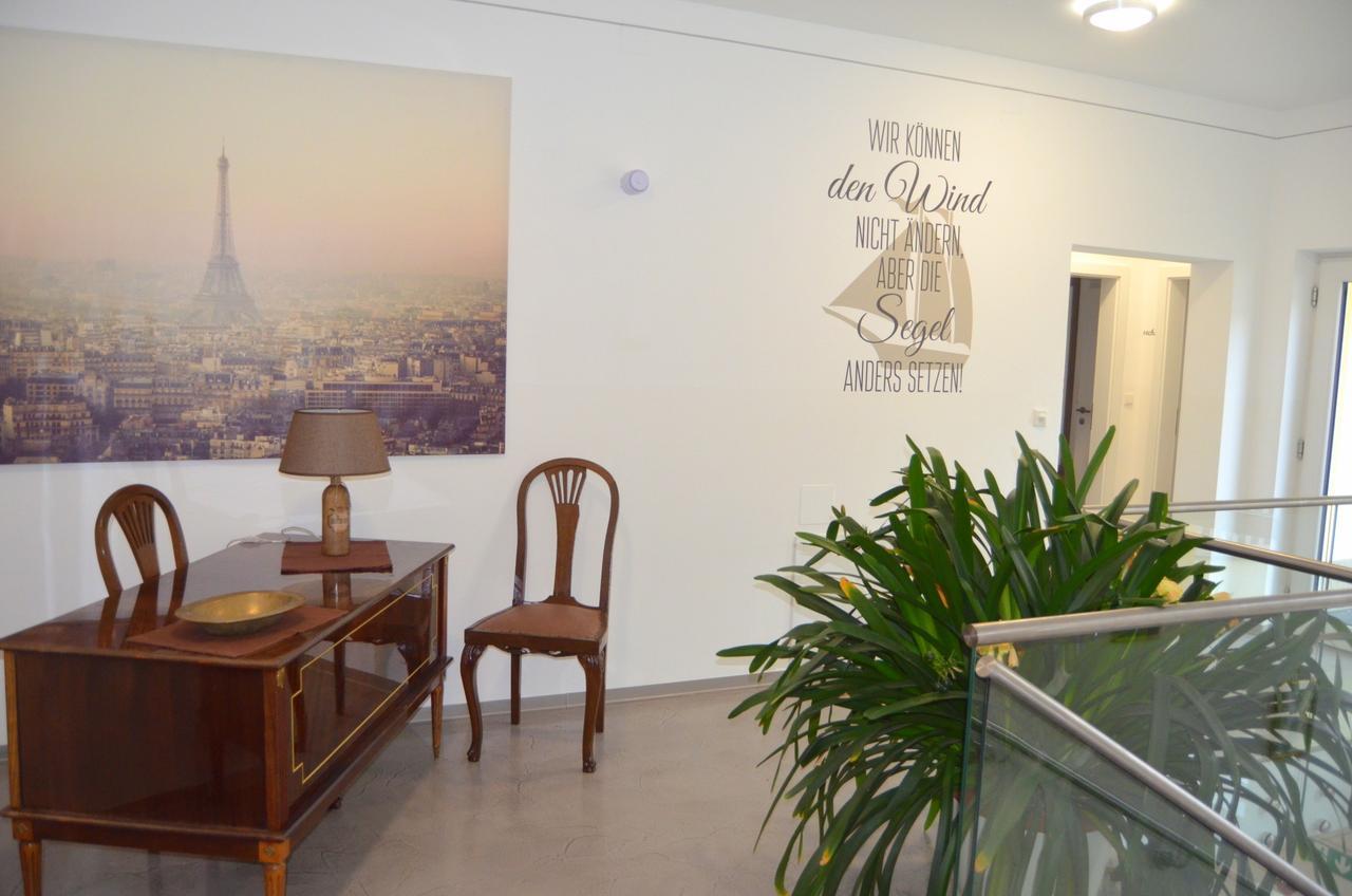 Pension Zum Strell Hollabrunn Exterior photo