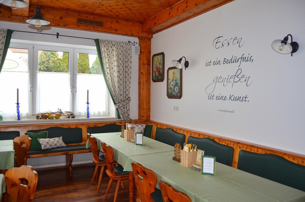 Pension Zum Strell Hollabrunn Exterior photo