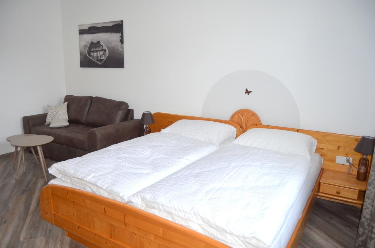 Pension Zum Strell Hollabrunn Exterior photo