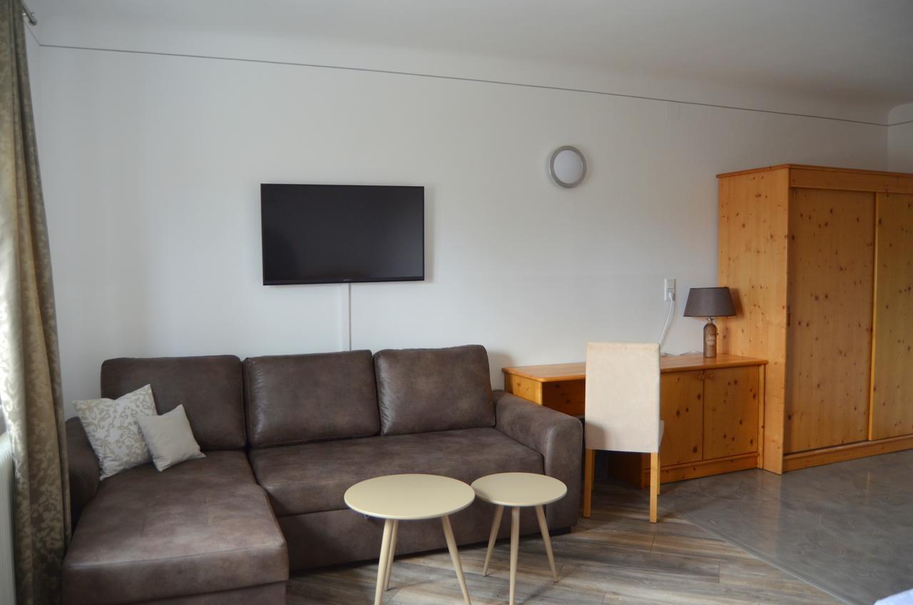 Pension Zum Strell Hollabrunn Exterior photo