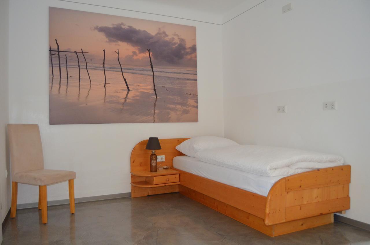 Pension Zum Strell Hollabrunn Exterior photo