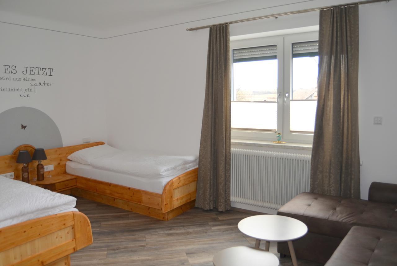 Pension Zum Strell Hollabrunn Exterior photo